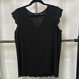 Halogen women’s Black Scallop-Trim Blouse size medium